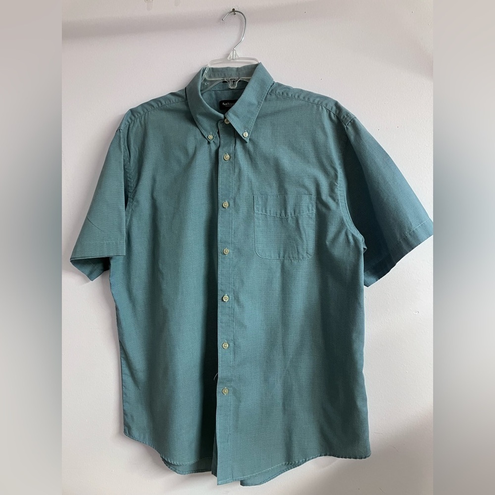 Van Heusen Men’s Short Sleeve Shirt, Large 16-16 1/2, Button Front, Blue